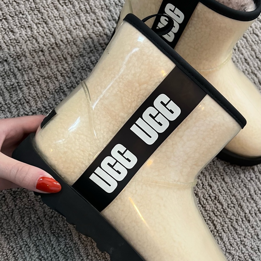 waterproof UGG Boots - Picture 1 of 4